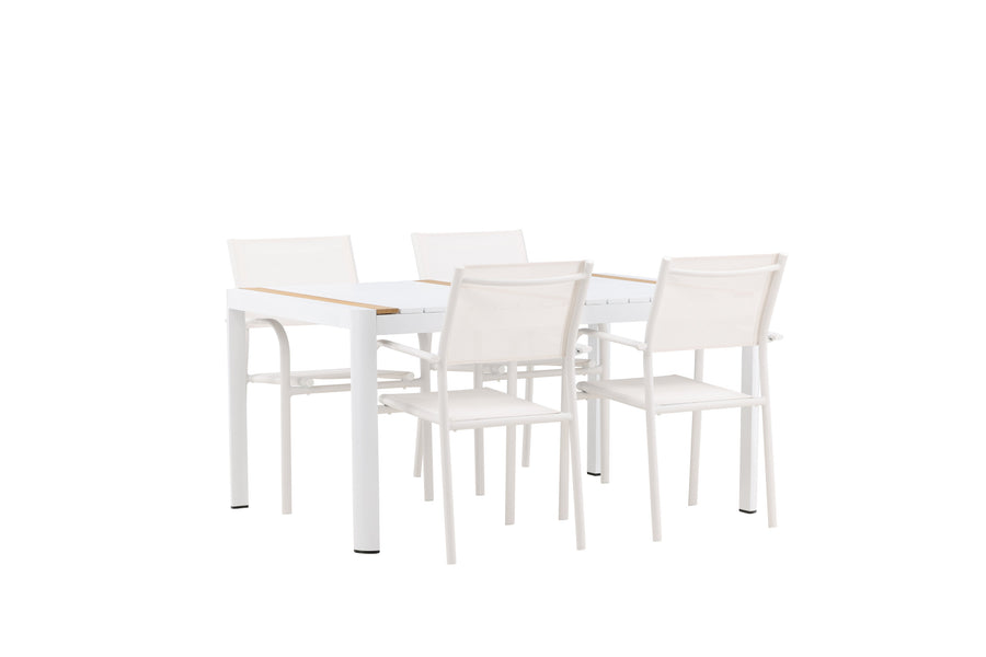 De eettafel Togo met de stoelen Santorini 