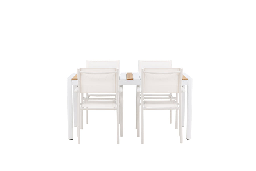 De eettafel Togo met de stoelen Santorini 