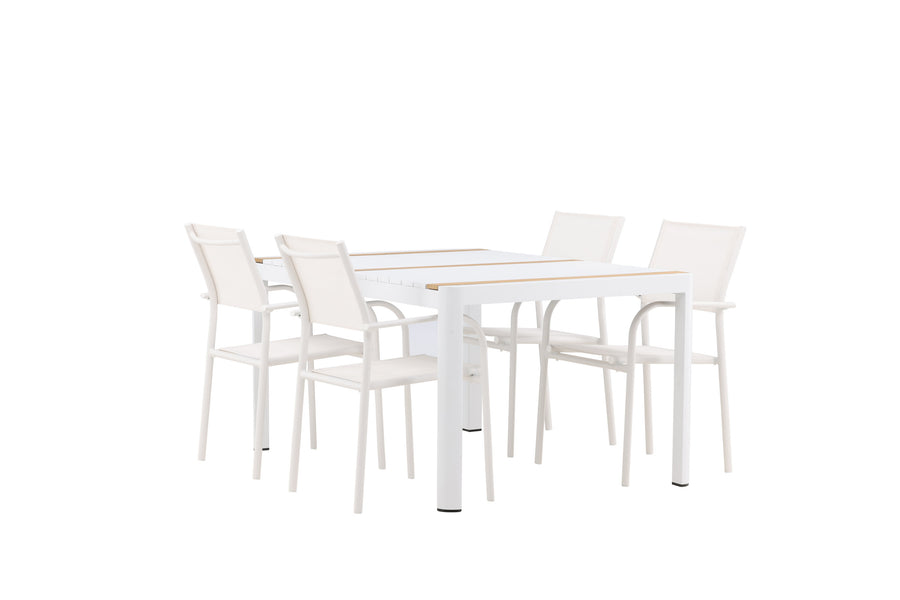 De eettafel Togo met de stoelen Santorini 