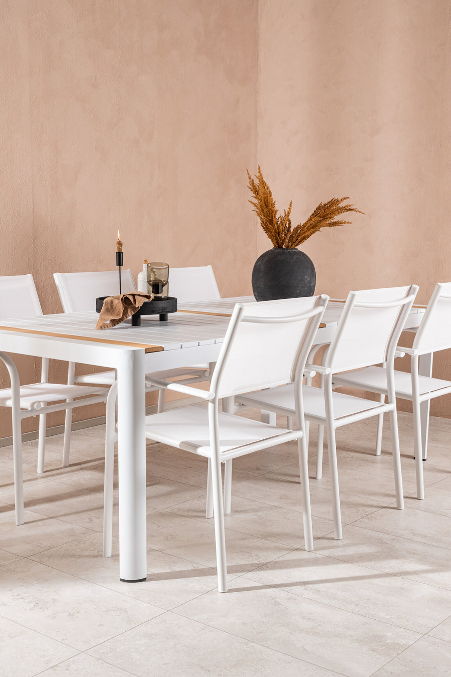 Eettafel Togo met de stoelen Santorini 
