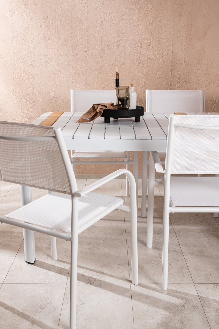 Eettafel Togo met de stoelen Santorini 