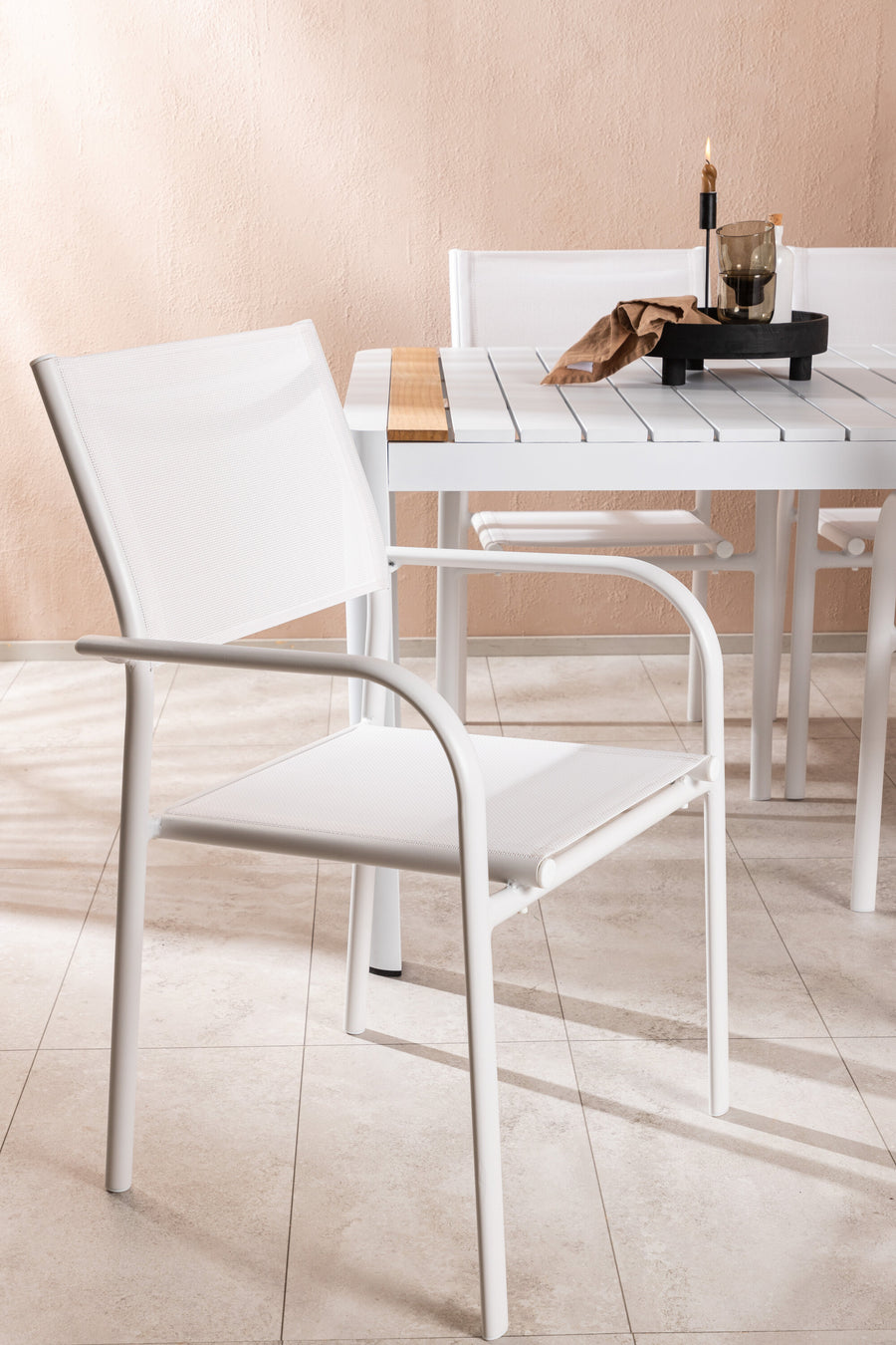 Eettafel Togo met de stoelen Santorini 