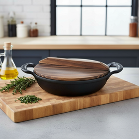 Gietijzeren pan Ø 36 cm met houten deksel